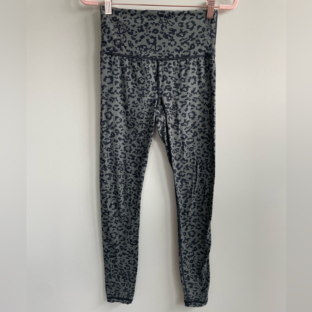 Athleta Leopard Elation Ultra High Rise Tight in Anthracite Gray - Picture 5 of 12